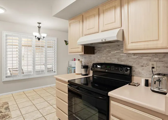 Sun Retreat W Patio, Grill & Backyard Sun City