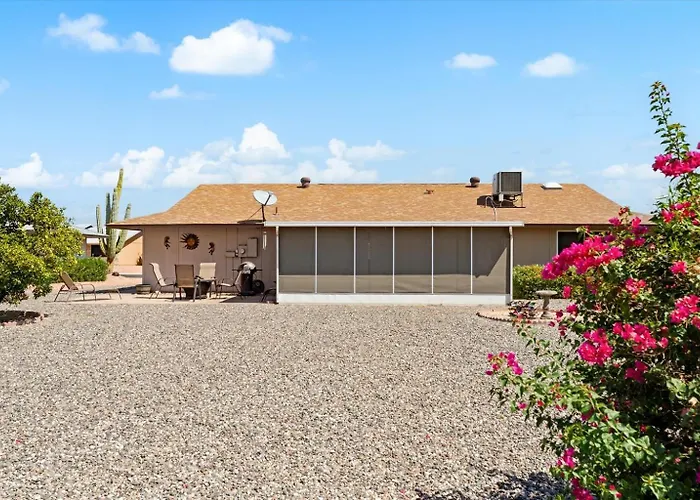 Sun Retreat W Patio, Grill & Backyard