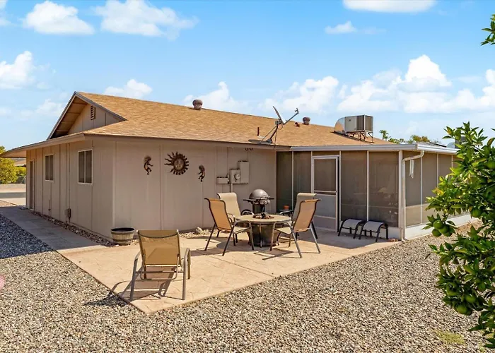 Sun Retreat W Patio, Grill & Backyard *
